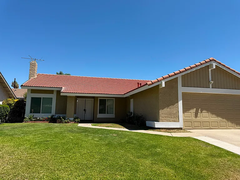 1315 E Flora St — Photo 32