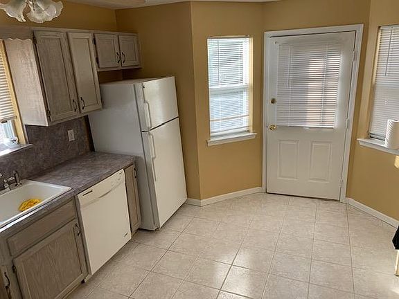 3rd image of 5 Scott Ave #1