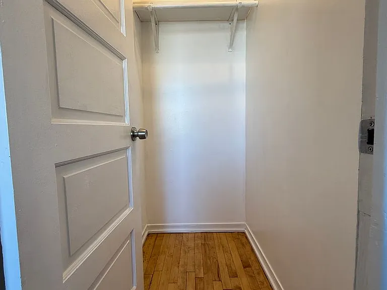817 W 34th Place — Photo 5