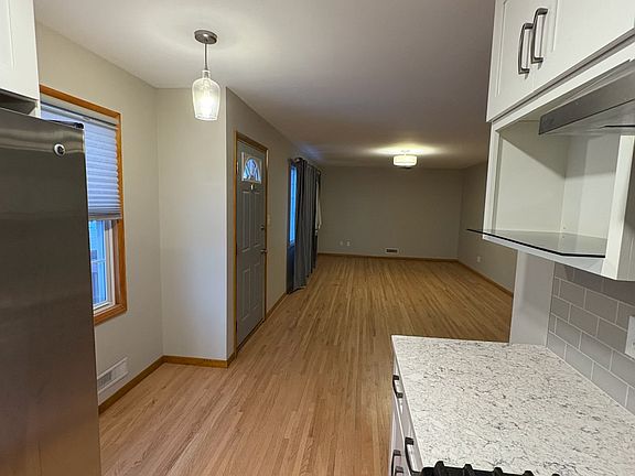4th image of 1210 Meredith Dr