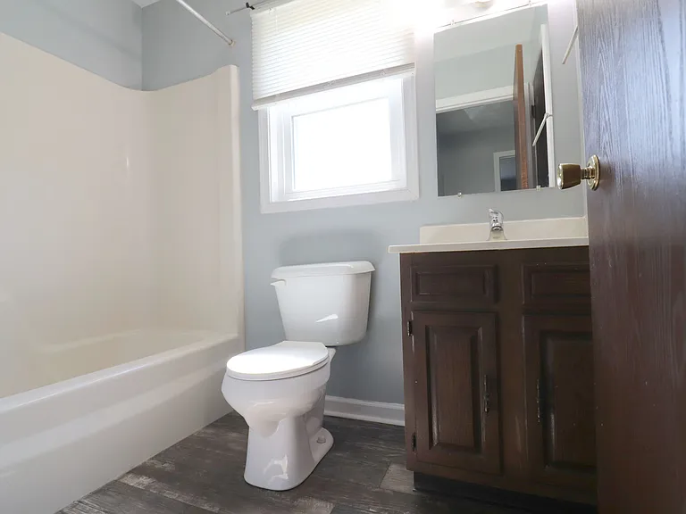 244 Colonial Dr — Photo 17