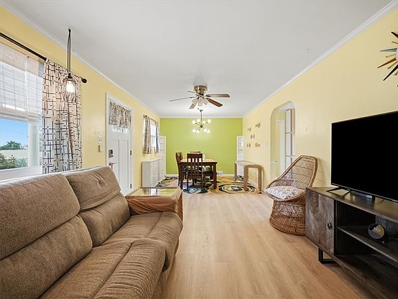 5th image of 110 Crest Dr