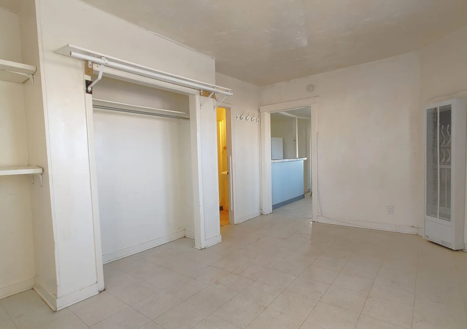 Sunset Apartments — Photo 4