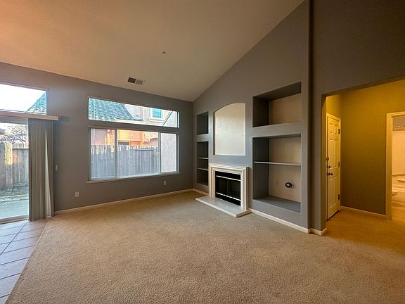 3rd image of 12 Milan Ct