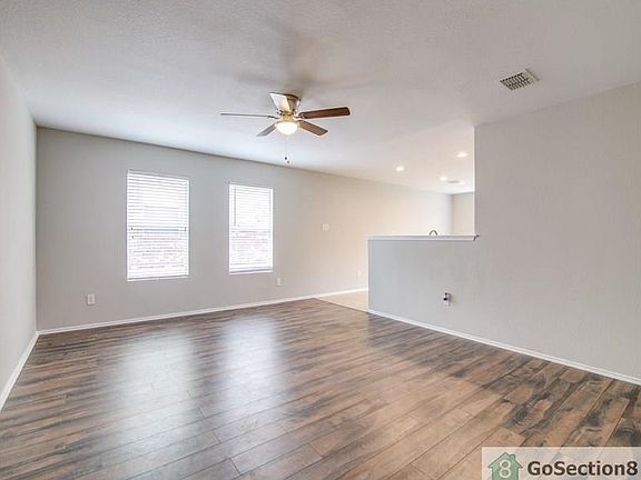 4th image of 413 Eisenhower Ln