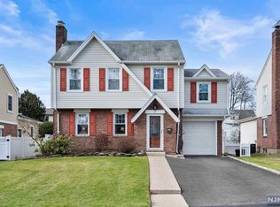 24 Colonial Pkwy, Dumont, NJ 07628