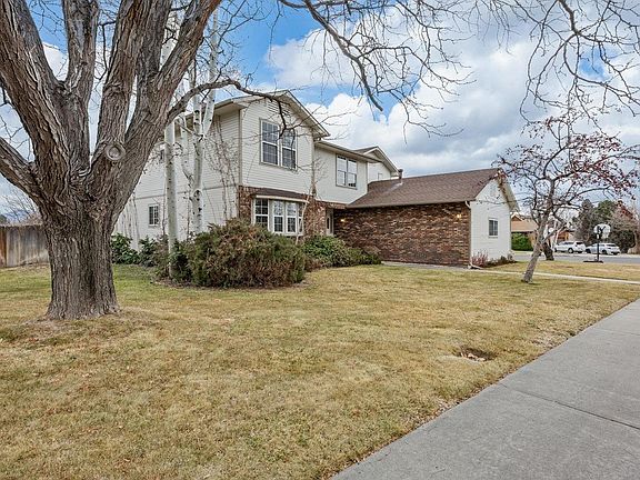 2nd image of 3610 Ponderosa Way