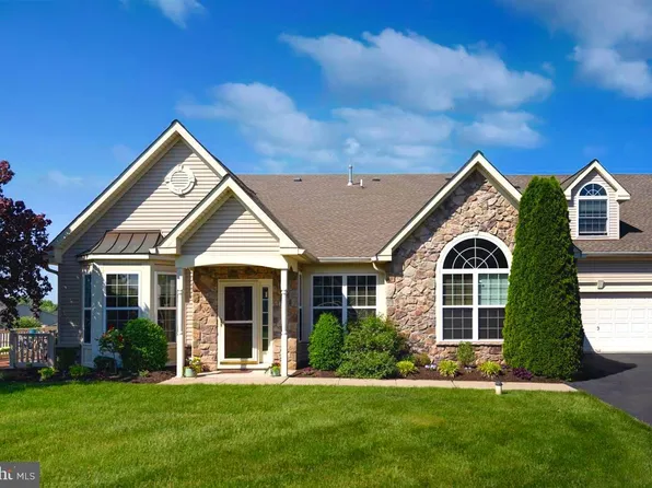 472 Pebble Beach Dr, Royersford, PA 19468