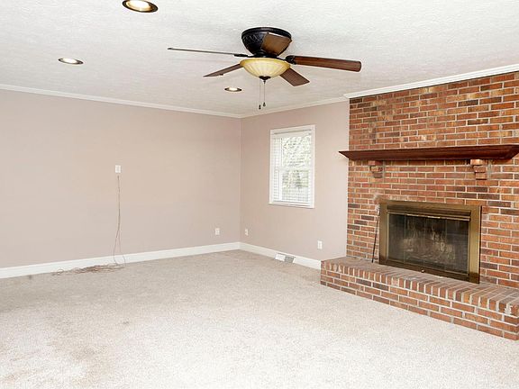 4th image of 3284 Yellowstone Pkwy