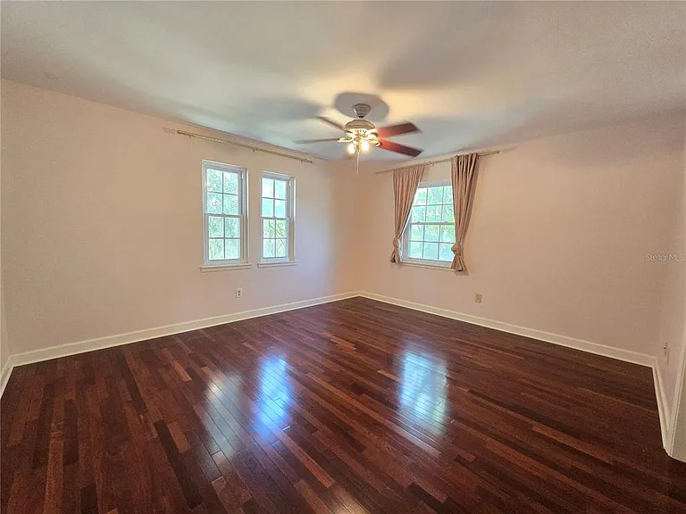 300 Cypress Creek Cir — Photo 17