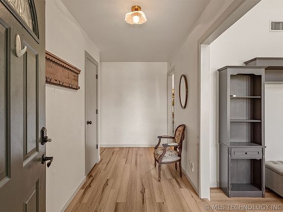 3rd image of 1701 N Eucalyptus Ave