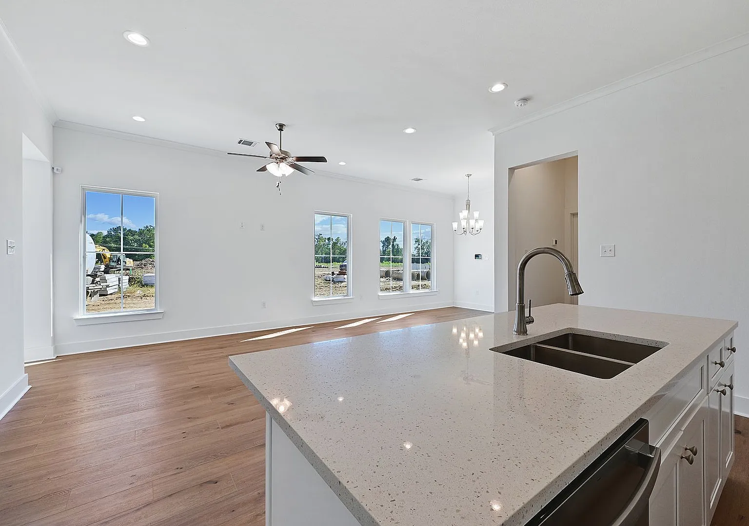 3 bed 2 bath in the heart of the city! — Photo 3