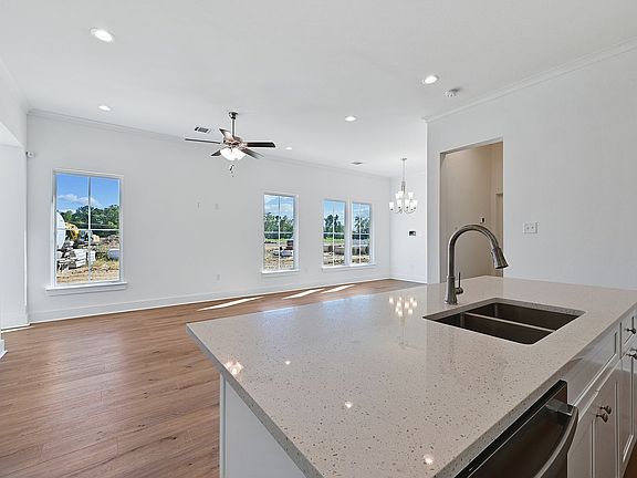 3rd image of 9646 Creekview Dr