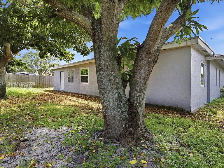 7434 Thatcher Ave — Photo 21