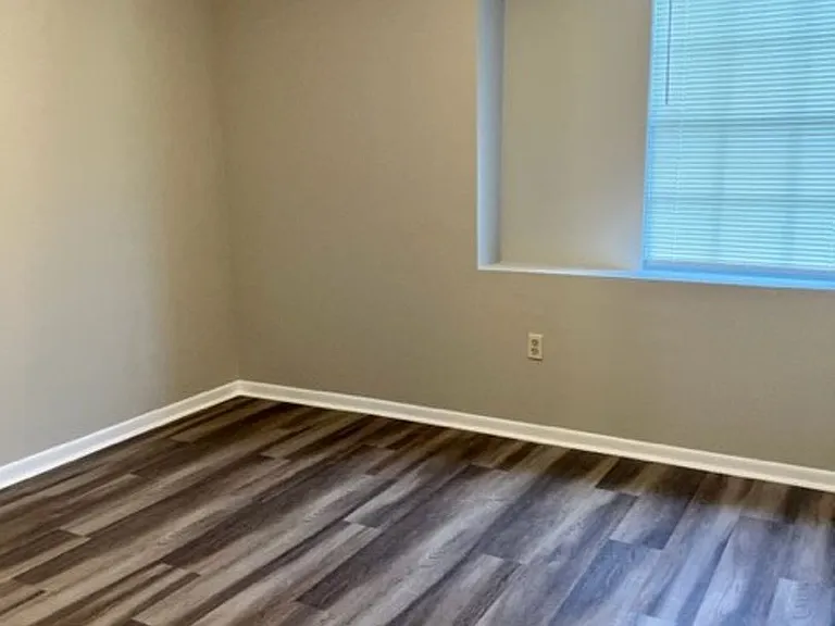 18 Friar Tuck Dr — Photo 5