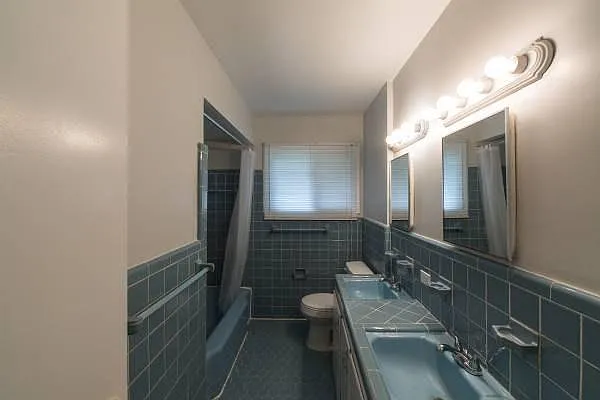 21740 Parklawn St — Photo 12