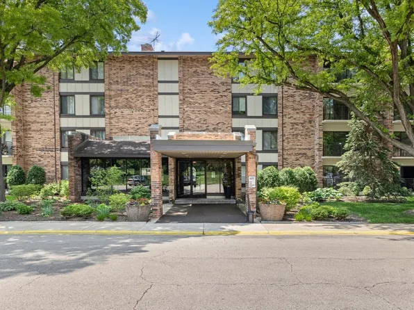 301 Lake Hinsdale Dr APT 107, Willowbrook, IL 60527