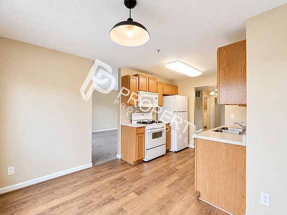 5th image of 796 Castle Valley Blvd APT E