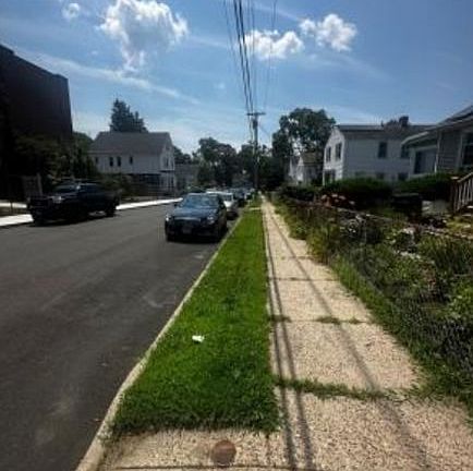 Exterior Neighborhood (street photo)