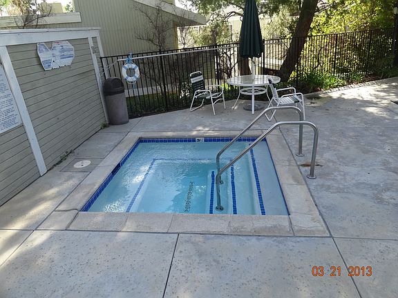 5th image of 22145 Burbank Blvd Unit 6