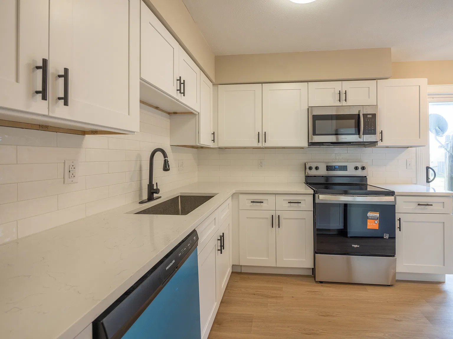 2 bed, 1.5 bath, 900 sqft, $1,450 — Photo 3