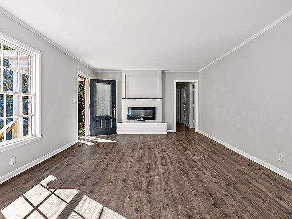 3rd image of 108 Dellwood Ln