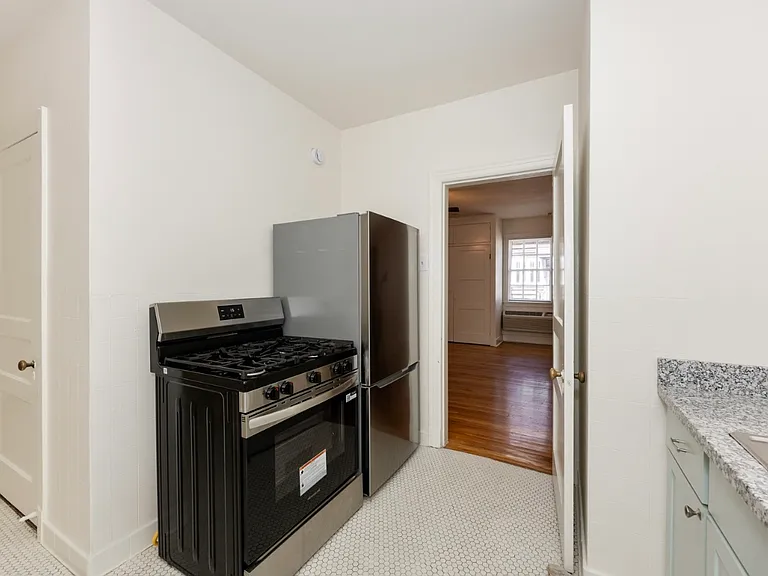 805 Spanish Town Rd #3 — Photo 5