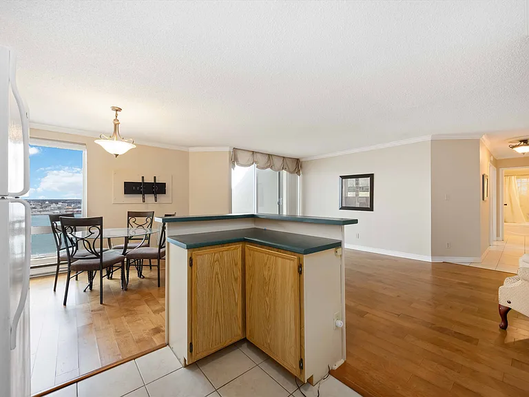 155 Front St N #1306 — Photo 10