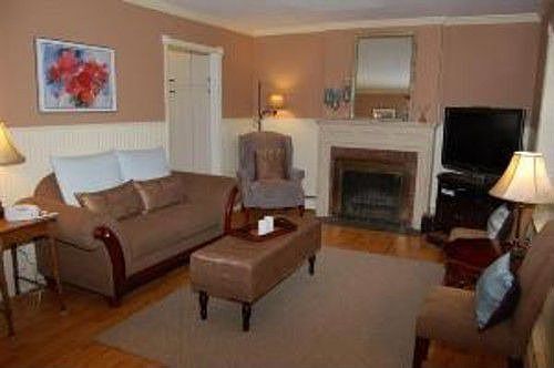 5th image of 111 Vernon Dr