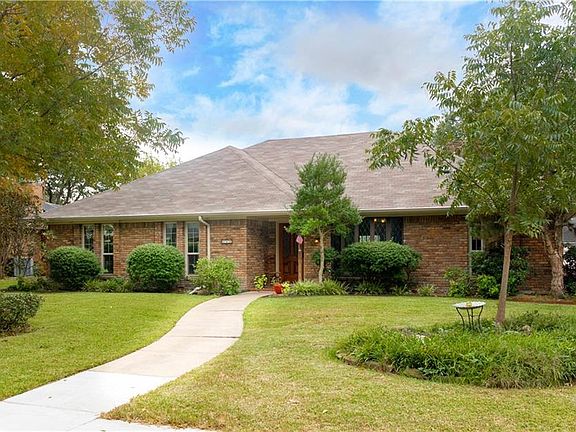 3rd image of 712 Autumn Lake Dr