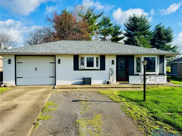 502 Maple Lane Dr, Hicksville, OH 43526