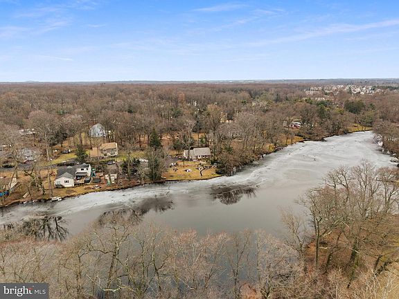 5th image of 2031 Sylvan Park Rd