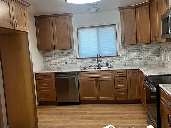 5th image of 1115 Elmwood St