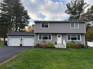 52 Stagecoach Rd, Amherst, MA 01002