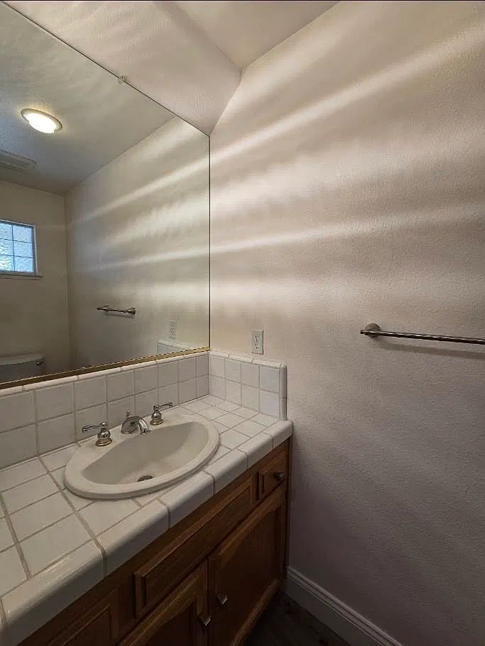 3 bed, 2.5 bath, 1872 sqft, $2,350 — Photo 4