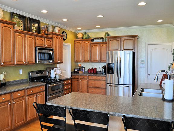 5th image of 405 Willow Springs Ln
