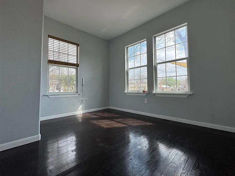 1402 Mardell St — Photo 11