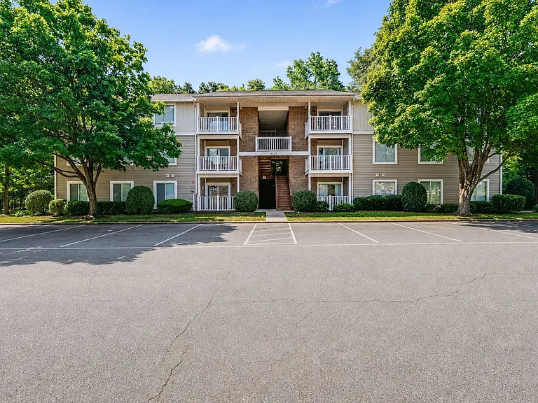 9535 University Terrace Dr #B — Photo 3