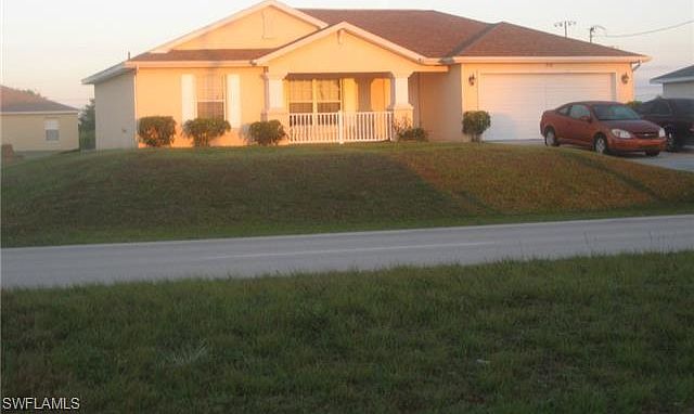 1st image of 918 Chiquita Blvd N