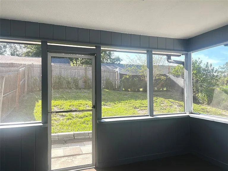 816 Sleepy Harbour Dr — Photo 16