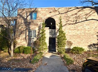 1712 E 97th St APT B, Kansas City, MO 64131