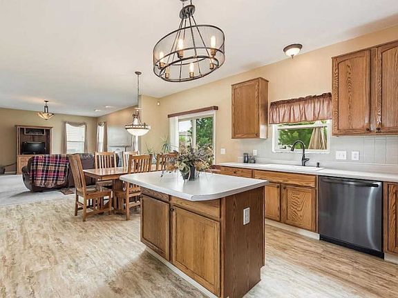 3rd image of 7595 Eagle Trace Dr