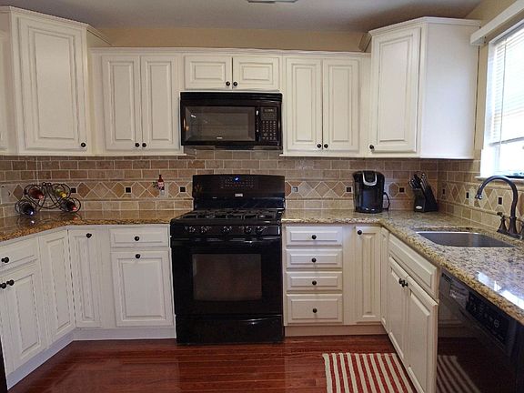 26 Horseshoe Dr kit1