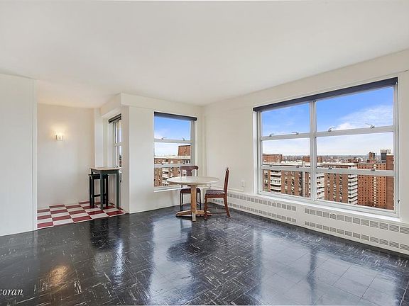 4th image of 80 La Salle St APT 20D