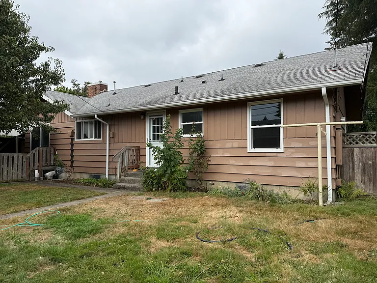 722 Milroy St SW — Photo 18