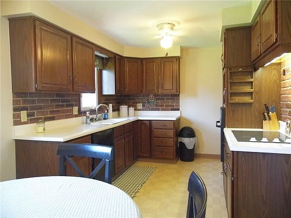 3rd image of 138 Shawnee Pl