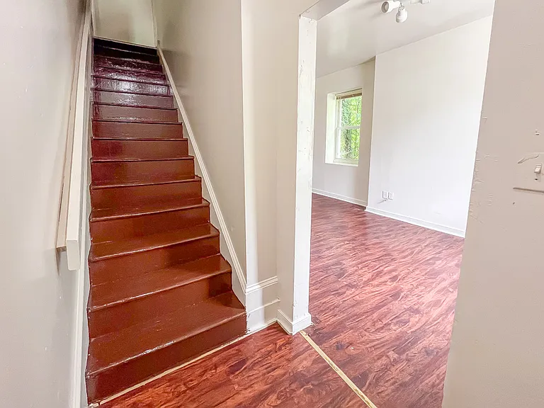 922 Wilcox St — Photo 8