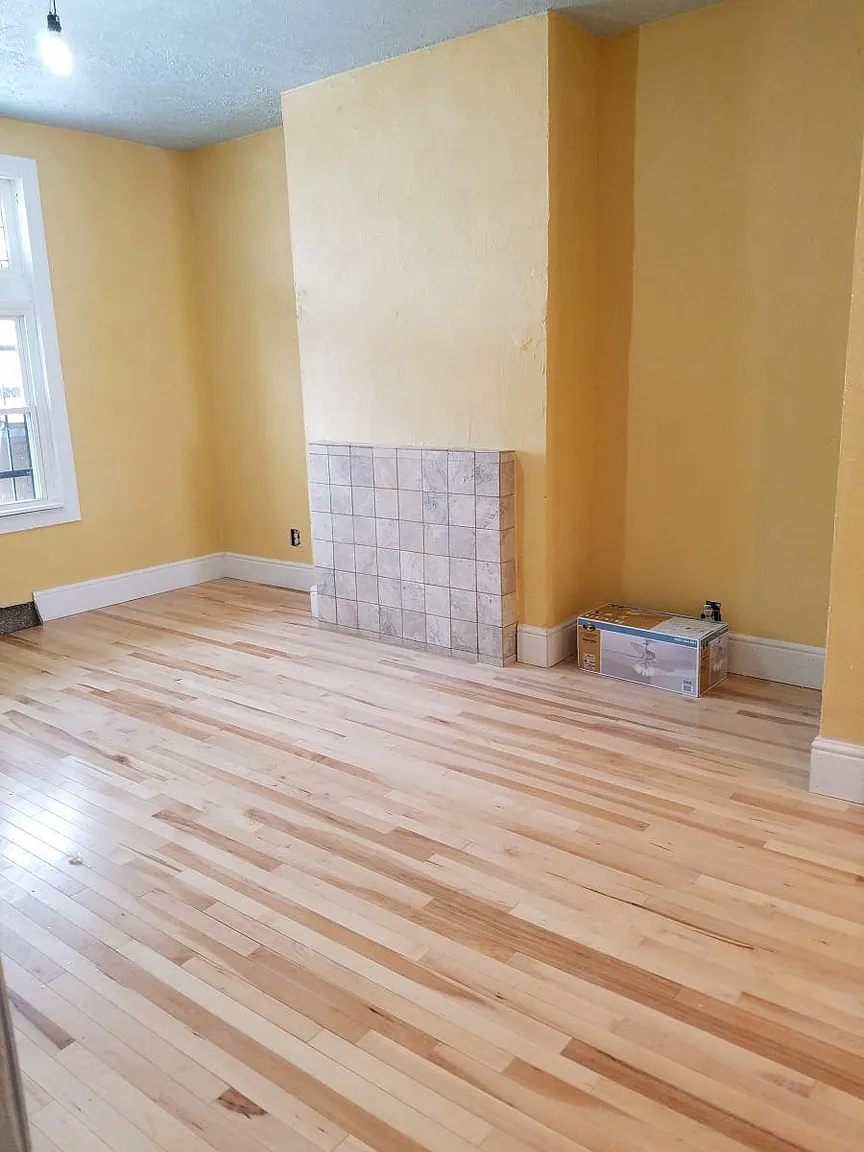 471 Grace St photo 1