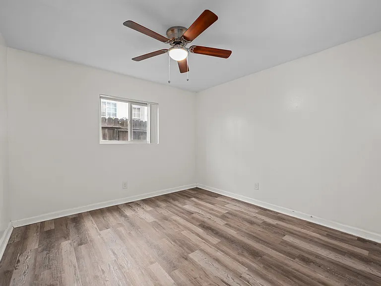 635 Emory St #5 — Photo 8