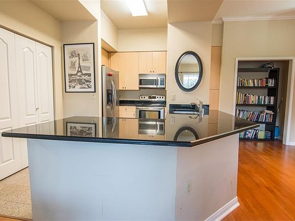 5th image of 3225 Turtle Creek Blvd APT 303